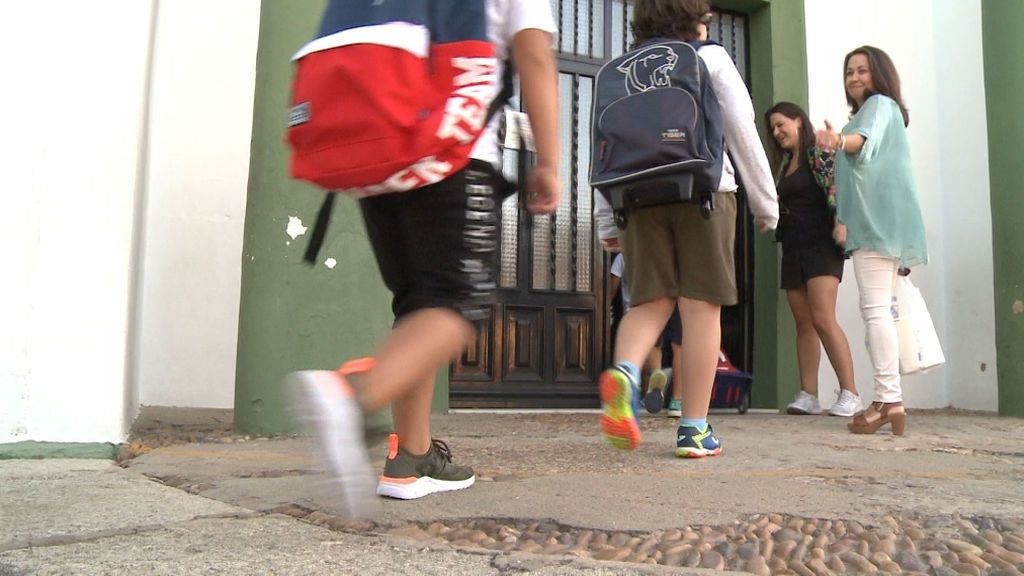 Vuelta al cole: la mascarilla podría ser obligatoria en las escuelas catalanas el curso que viene Vuelta al cole: la mascarilla podría ser obligatoria en las escuelas catalanas el curso que viene