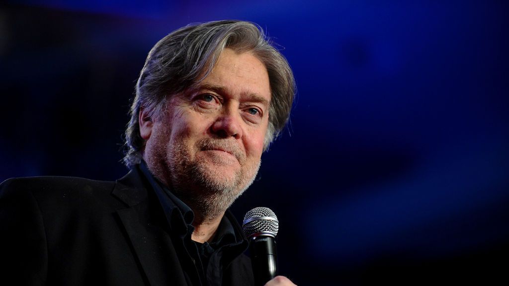 Detienen a Steve Banon, el exasesor de Trump, por defraudar a los donantes de la construcción del muro con México Detienen a Steve Banon, el exasesor de Trump, por defraudar a los donantes de la construcción del muro con México