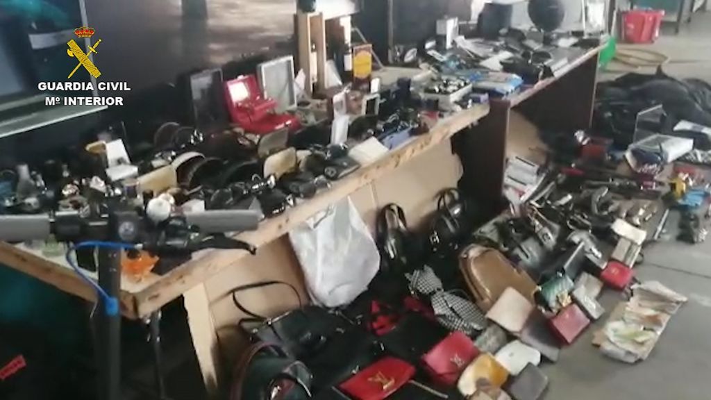 Desarticulada una banda que robó al menos 42 viviendas por el método del 'bumping' Desarticulada una banda que robó al menos 42 viviendas por el método del 'bumping'