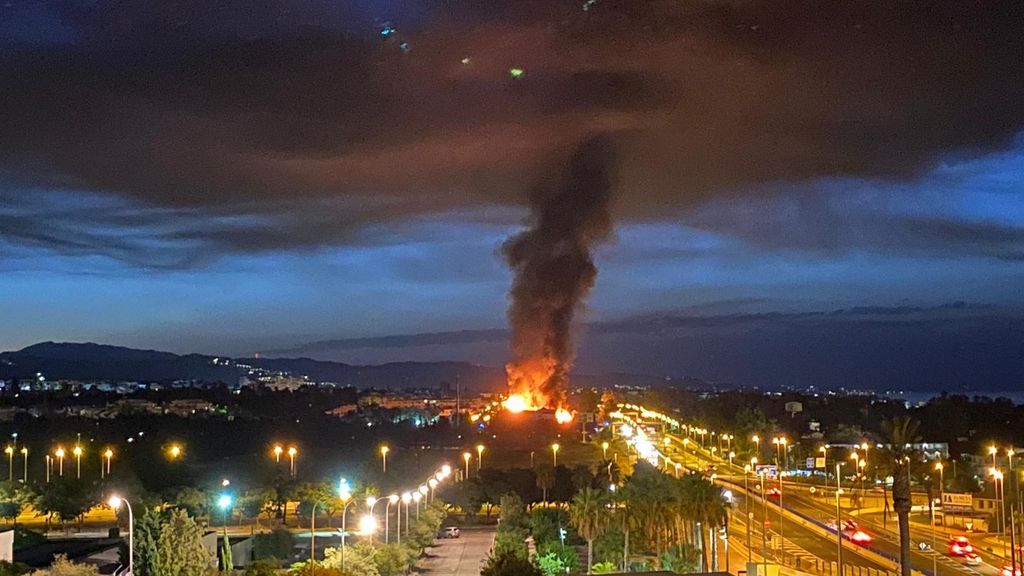 Un gran incendio en un hotel de Puerto Banús deja varios heridos Un gran incendio en un hotel de Puerto Banús deja varios heridos