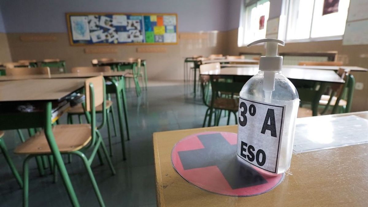 Madrid confirma que el curso será semipresencial: sin recreos ni comedores y con parte de Secundaria 'online' Madrid confirma que el curso será semipresencial: sin recreos ni comedores y con parte de Secundaria 'online'