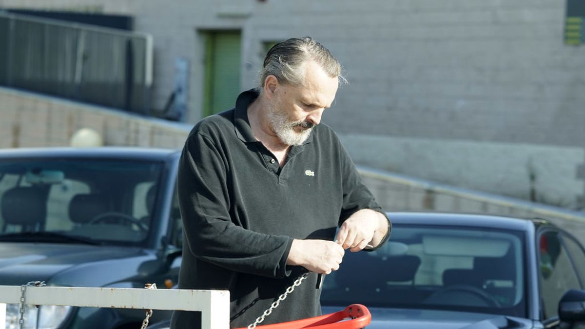 Miguel Bosé admite que "a veces" lleva mascarilla porque tiene asma y para "no molestar" Miguel Bosé admite que "a veces" lleva mascarilla porque tiene asma y para "no molestar"