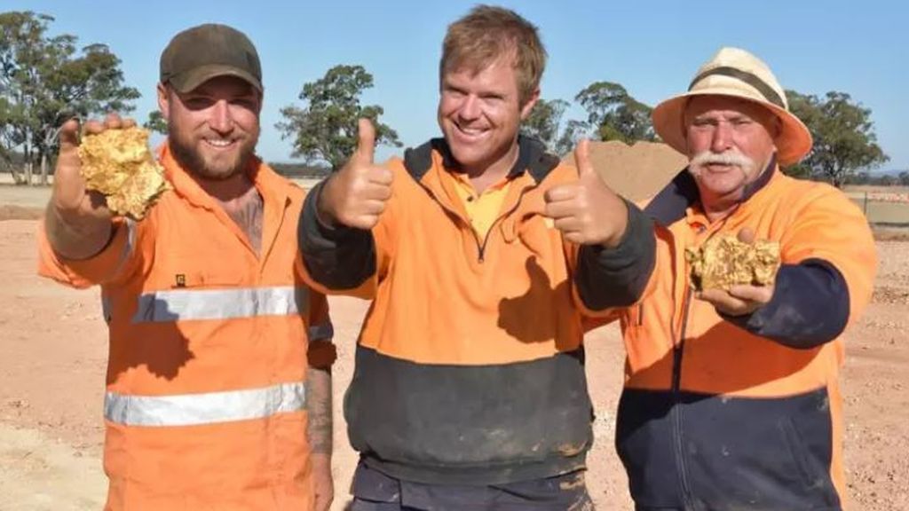 Exitosa búsqueda del tesoro: una familia encuentra dos pepitas de oro por valor de más de 200.000 euros Exitosa búsqueda del tesoro: una familia encuentra dos pepitas de oro por valor de más de 200.000 euros