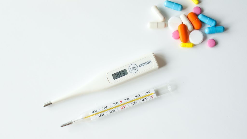 La bronquitis y la neumonía suelen contar con una prevención y tratamiento similar. La bronquitis y la neumonía suelen contar con una prevención y tratamiento similar.