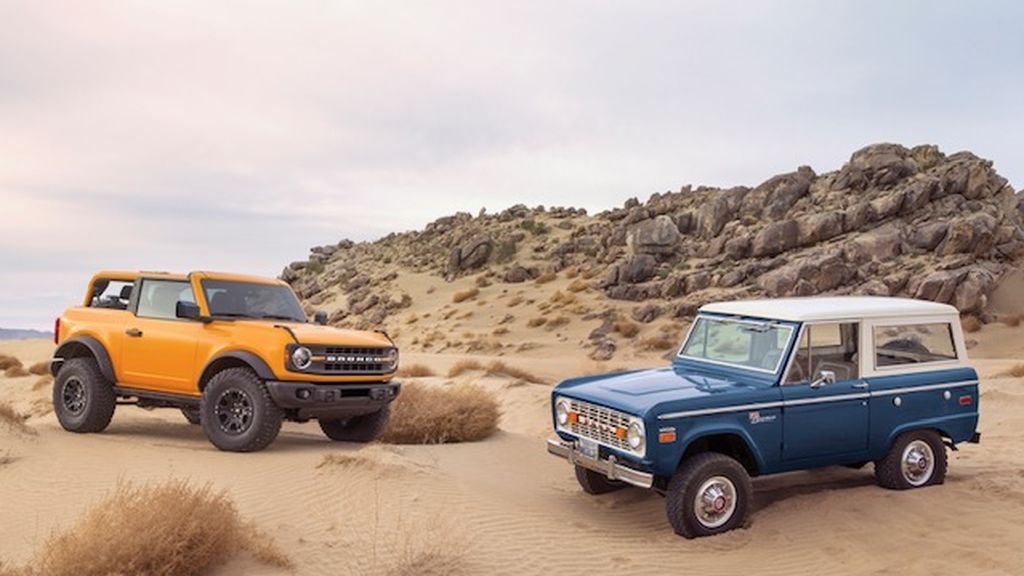 El Ford Bronco de 2020 junto al modelo clásico de 1965