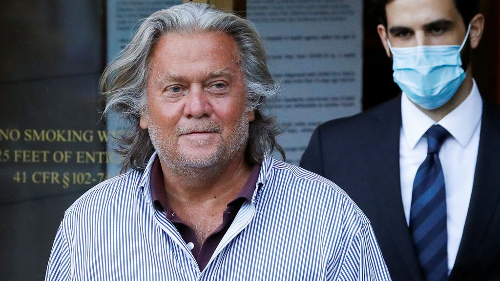 Steve Bannon: en libertad bajo fianza tras declararse inocente de los cargos de fraude Steve Bannon: en libertad bajo fianza tras declararse inocente de los cargos de fraude