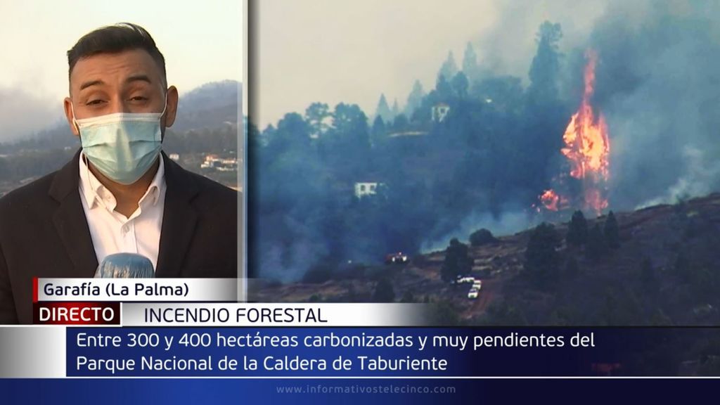 Desalojan a 300 personas por el incendio de La Palma, que ya ha quemado entre 300 y 400 hectáreas