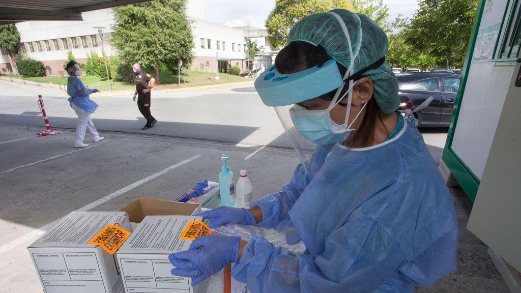 El Colegio de Médicos de A Coruña abrirá expediente y denunciará a Fiscalía a los doctores "negacionistas" El Colegio de Médicos de A Coruña abrirá expediente y denunciará a Fiscalía a los doctores "negacionistas"