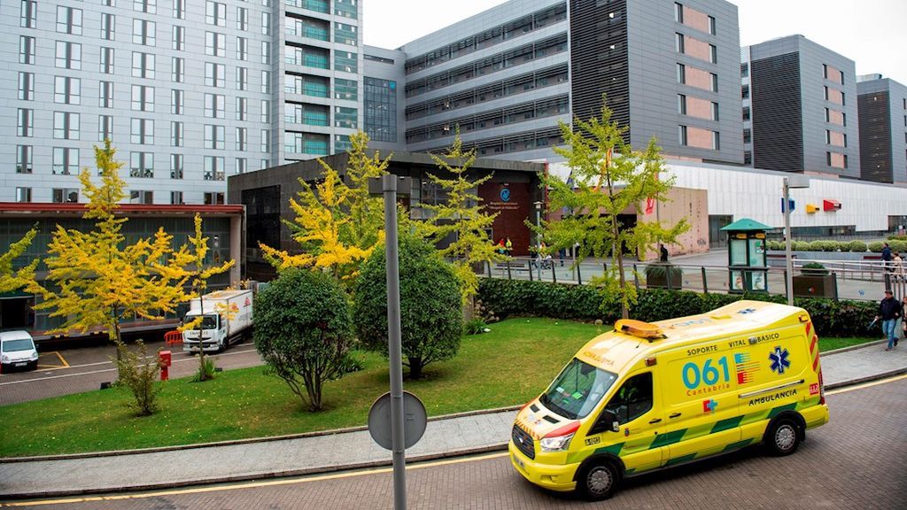 Un hospital en Santander aísla a 26 pacientes de Psiquiatría tras detectar cuatro positivos Un hospital en Santander aísla a 26 pacientes de Psiquiatría tras detectar cuatro positivos