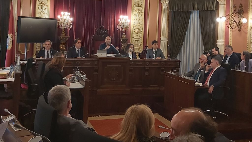 Ni PCR ni cuarentena en el Ayuntamiento de Ourense tras el positivo de un asesor del alcalde Ni PCR ni cuarentena en el Ayuntamiento de Ourense tras el positivo de un asesor del alcalde