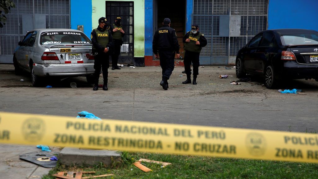 Una fiesta clandestina en Lima acaba con 13 fallecidos: los asistentes quedaron atrapados al huir de la policía