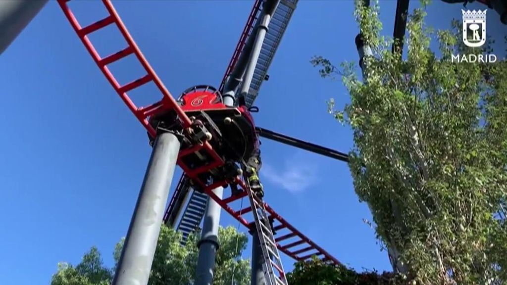 Rescate en el Parque de Atracciones de Mardrid: diez personas, atrapadas en una atracción