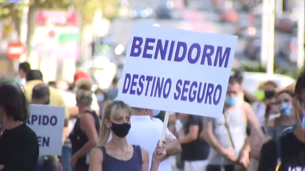 Los hosteleros de Benidorm salen a la calle ante unas medidas que dañan al sector