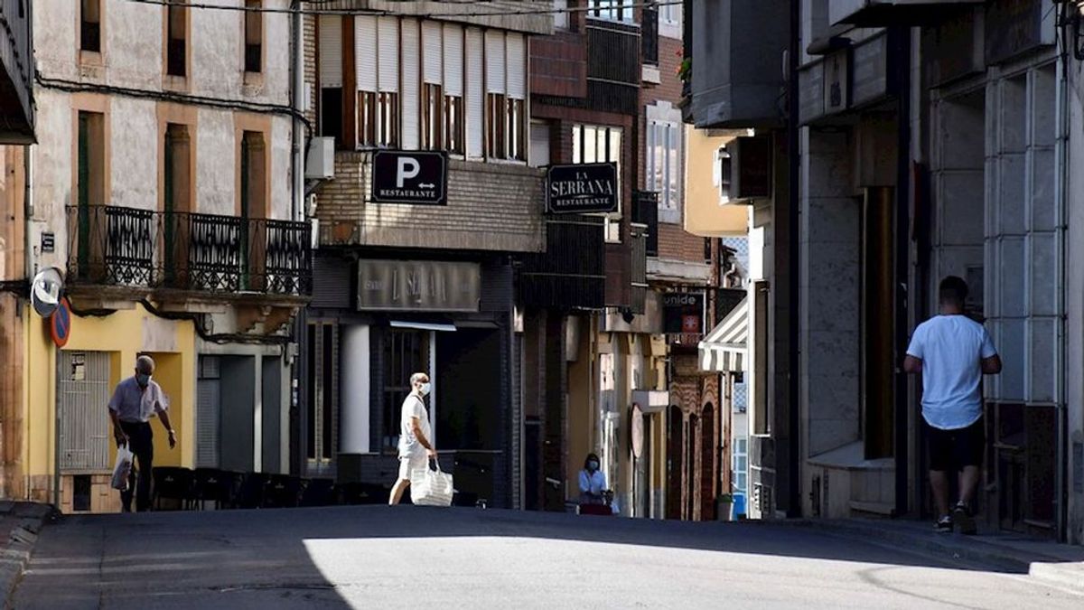 Los contagios siguen disparados en España dos meses después del fin del confinamiento Los contagios siguen disparados en España dos meses después del fin del confinamiento