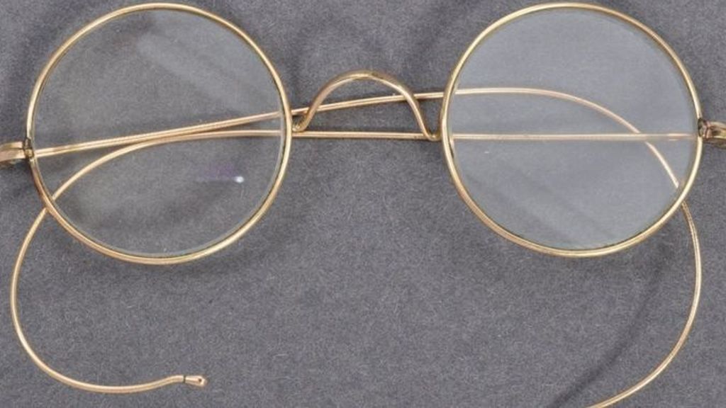 Subastan unas gafas de Gandhi por 288 000 euros