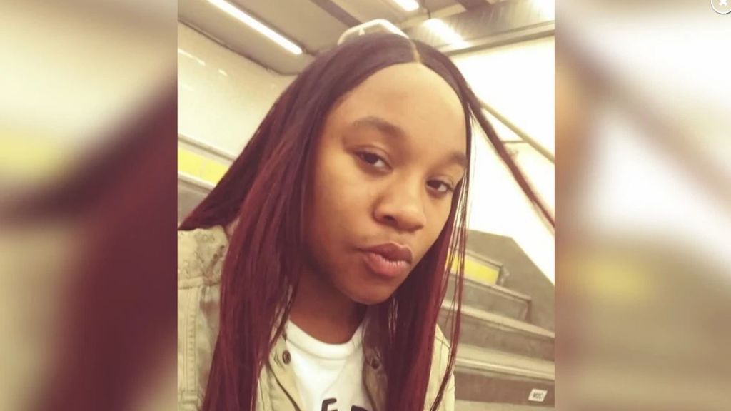 Una mujer no acude a la cita de un juzgado porque estaba apuñalando hasta la muerte a una joven Una mujer no acude a la cita de un juzgado porque estaba apuñalando hasta la muerte a una joven