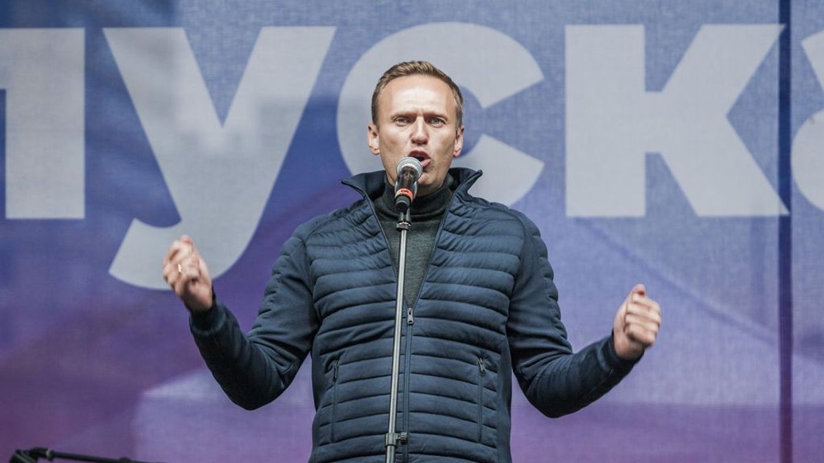 El equipo de Navalni asegura que el opositor estuvo bajo estrecha vigilancia antes de entrar en coma