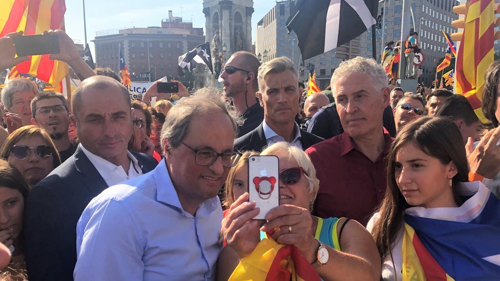 Torra prohibe las reuniones de mas de 10 personas pero no las manifestaciones Torra prohibe las reuniones de mas de 10 personas pero no las manifestaciones