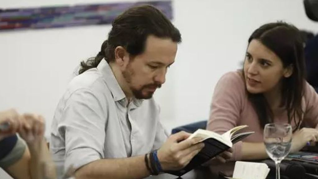 Iglesias y Montero acuden a comisaría para denunciar tuits amenazantes contra sus hijos Iglesias y Montero acuden a comisaría para denunciar tuits amenazantes contra sus hijos