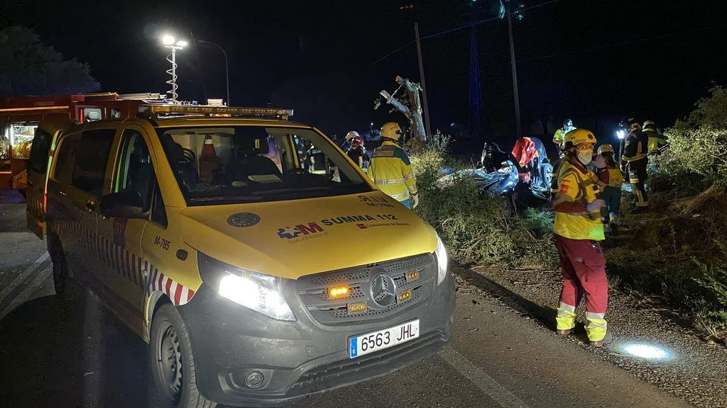 Tres muertos en un accidente múltiple: los ocupantes del otro coche huyen a pie Tres muertos en un accidente múltiple: los ocupantes del otro coche huyen a pie