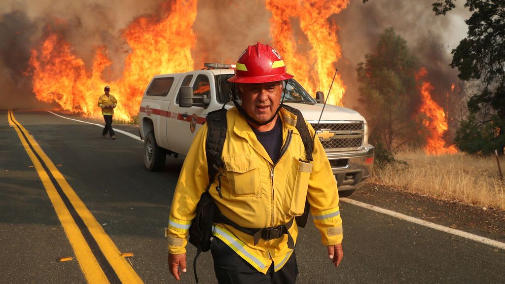 Trump envía al ejército y la Guardia Nacional a California para extinguir incendios Trump envía al ejército y la Guardia Nacional a California para extinguir incendios