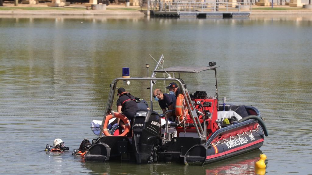 Hallan en Sevilla el cadáver del joven desaparecido en la dársena del Guadalquivir Hallan en Sevilla el cadáver del joven desaparecido en la dársena del Guadalquivir