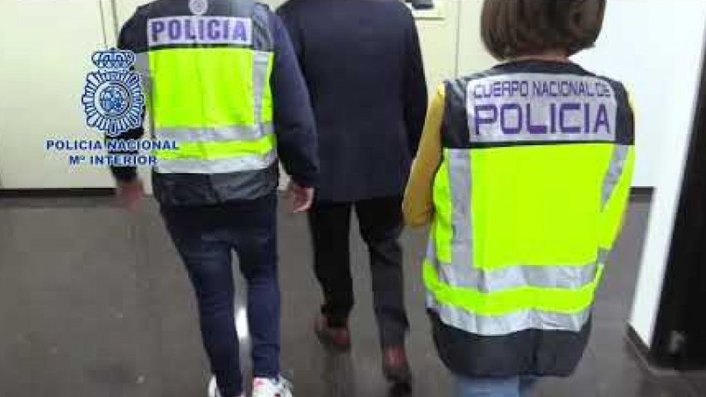 Diez años y medio de prisión para un quiosquero de Valencia por corrupción de menores Diez años y medio de prisión para un quiosquero de Valencia por corrupción de menores