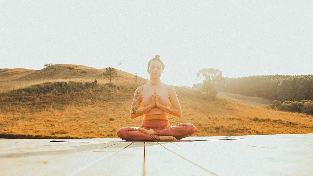 Postura del Namasté mudra en yoga