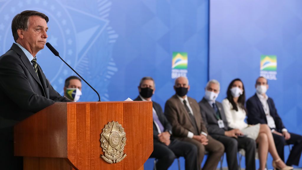 Bolsonaro dice que los periodistas "de culo gordo" tienen pocas probabilidades de sobrevivir al virus Bolsonaro dice que los periodistas "de culo gordo" tienen pocas probabilidades de sobrevivir al virus