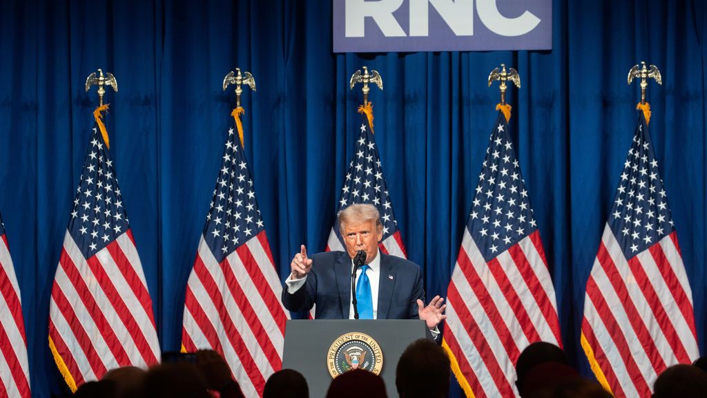 Trump tilda de "locura" la idea de paralizar EEUU de nuevo si hay un rebrote de COVID-19 Trump tilda de "locura" la idea de paralizar EEUU de nuevo si hay un rebrote de COVID-19