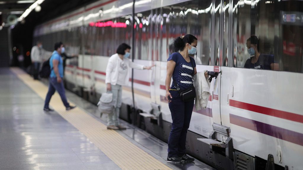 Un pasajero se niega a llevar mascarilla en el tren y obliga a 40 usuarios a viajar en autobús Un pasajero se niega a llevar mascarilla en el tren y obliga a 40 usuarios a viajar en autobús