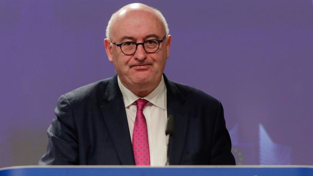 Dimite el comisario europeo de Comercio por saltarse las restricciones sanitarias Dimite el comisario europeo de Comercio por saltarse las restricciones sanitarias