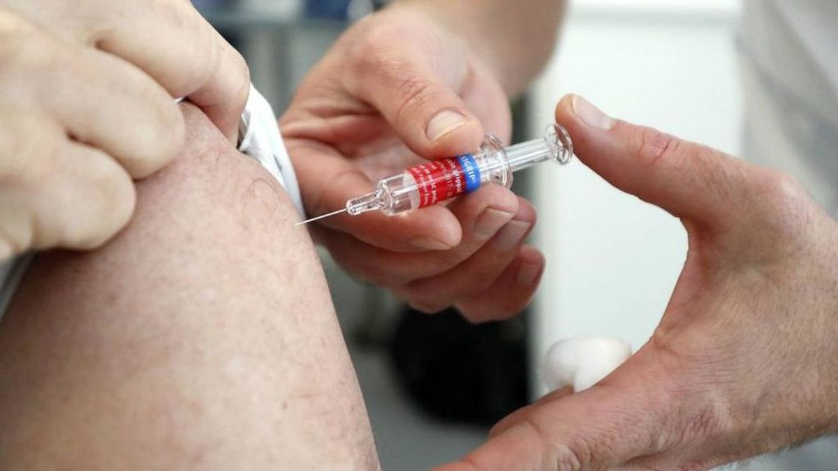 Illa anuncia que la vacunación contra la gripe comenzará en la primera quincena de octubre