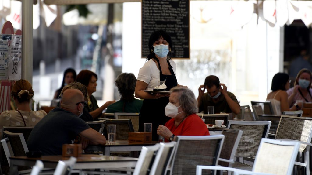Prohibido fumar en Madrid si no hay distancia de seguridad 