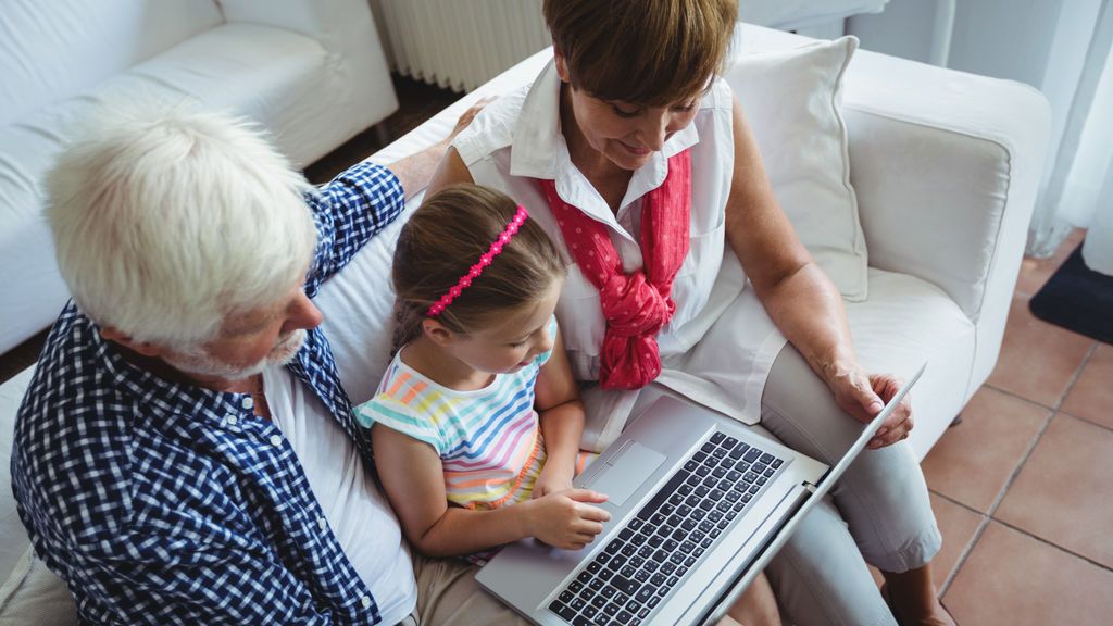 Menos lectura profunda, más consumo rápido: “Las pantallas están cambiando el cerebro de mis hijos y el mío”