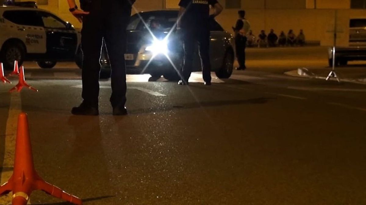 Intenta meter a una joven a la fuerza en su coche y al huir casi atropella a un bebé en Chiclana Intenta meter a una joven a la fuerza en su coche y al huir casi atropella a un bebé en Chiclana