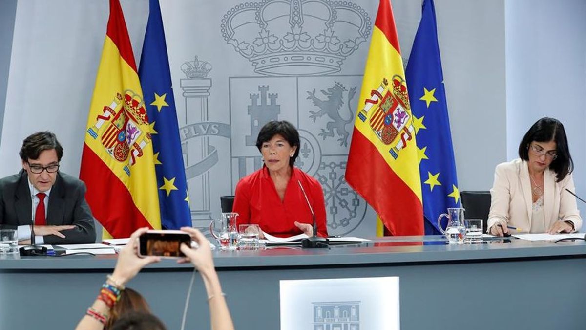 Las pautas a seguir por los colegios si aparece un positivo en una clase: se considera brote a partir de dos alumnos Las pautas a seguir por los colegios si aparece un positivo en una clase: se considera brote a partir de dos alumnos