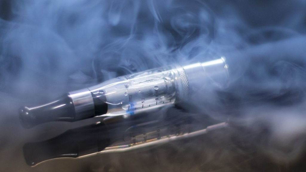 Cuidado con los cigarrillos electrónicos: según los oncólogos aumenta el riesgo de covid-19 Cuidado con los cigarrillos electrónicos: según los oncólogos aumenta el riesgo de covid-19