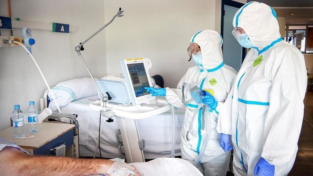 Intruso y con coronavirus: un falso médico se infiltra en un hospital y firma la defunción de un anciano Intruso y con coronavirus: un falso médico se infiltra en un hospital y firma la defunción de un anciano