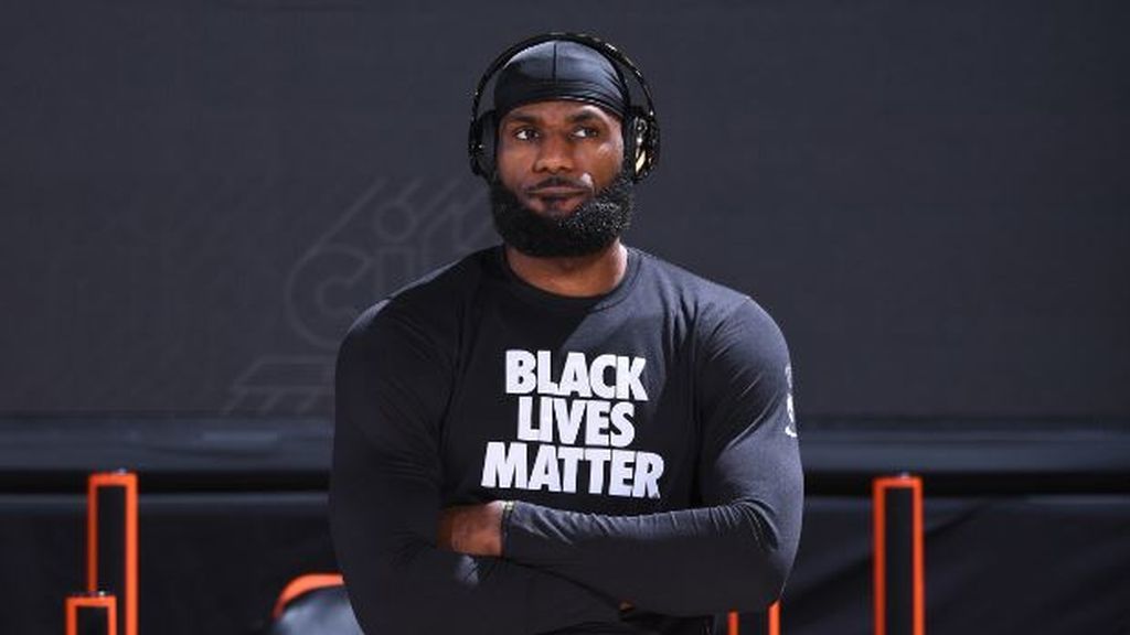 LeBron James pide la cancelación de la NBA y encabeza un boicot que se extiende a otros deportes LeBron James pide la cancelación de la NBA y encabeza un boicot que se extiende a otros deportes