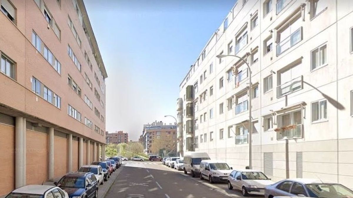 Un adolescente mata a su padre en Madrid al atropellarle accidentalmente cuando aparcaba el coche