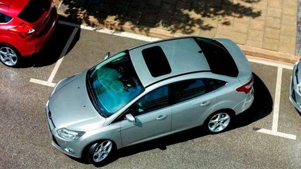 Un adolescente mata a su padre en Madrid al atropellarle sin querer cuando aparcaba el coche