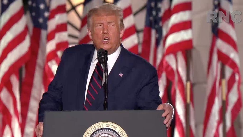 Donald Trump acepta la nominación republicana y refuerza la idea de una "América fuerte" Donald Trump acepta la nominación republicana y refuerza la idea de una "América fuerte"