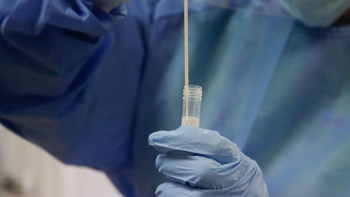 Una joven no espera en casa el resultado de su PCR, da positivo y obliga a 17 personas a confinarse Una joven no espera en casa el resultado de su PCR, da positivo y obliga a 17 personas a confinarse