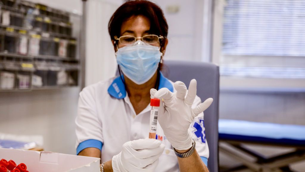 Araceli, positivo en COVID: "Tardaron tres días en darme los resultados y mi familia ha tenido que seguir yendo a trabajar" Araceli, positivo en COVID: "Tardaron tres días en darme los resultados y mi familia ha tenido que seguir yendo a trabajar"