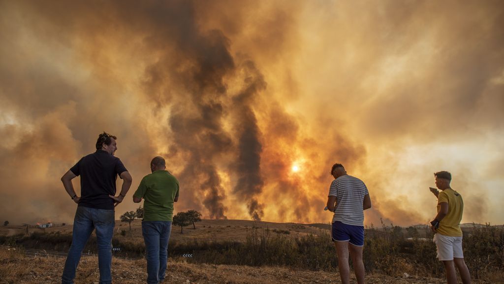 Más de mil hectáreas calcinadas en Huelva en un incendio que aún no está controlado Más de mil hectáreas calcinadas en Huelva en un incendio que aún no está controlado