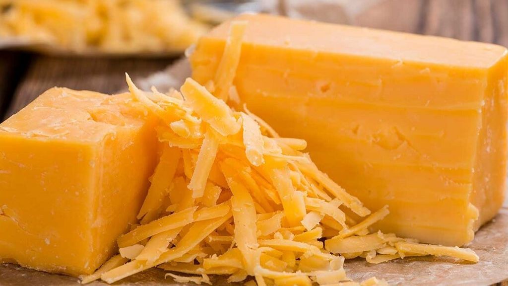 Lo más recomendable será consumir quesos blandos como el cheddar o el stilton.