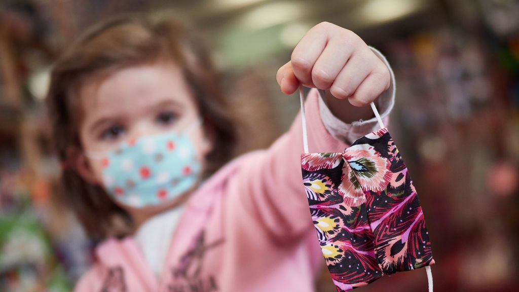 Sanidad revisará la obligación de llevar mascarilla en los colegios si mejora la pandemia Sanidad revisará la obligación de llevar mascarilla en los colegios si mejora la pandemia