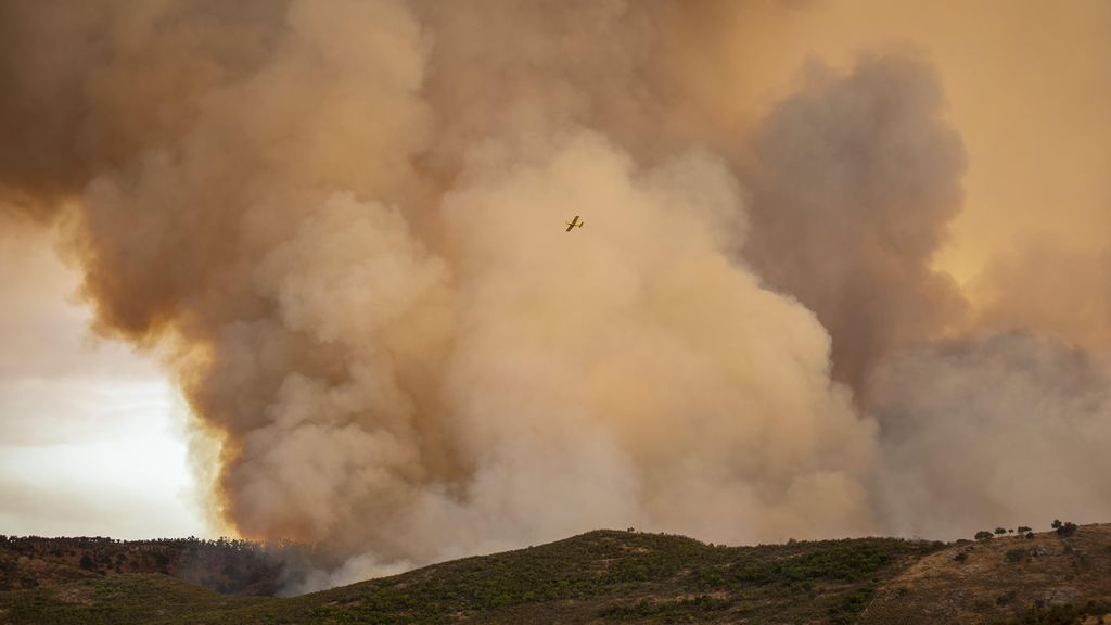 Declarado el nivel 2 por el incendio de Almonaster que ha provocado el desalojo de 500 personas Declarado el nivel 2 por el incendio de Almonaster que ha provocado el desalojo de 500 personas