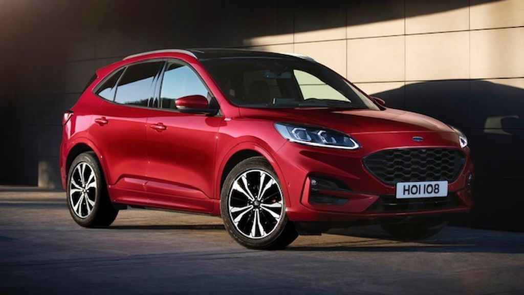 Vista de tres cuartos delantero del nuevo Ford Kuga